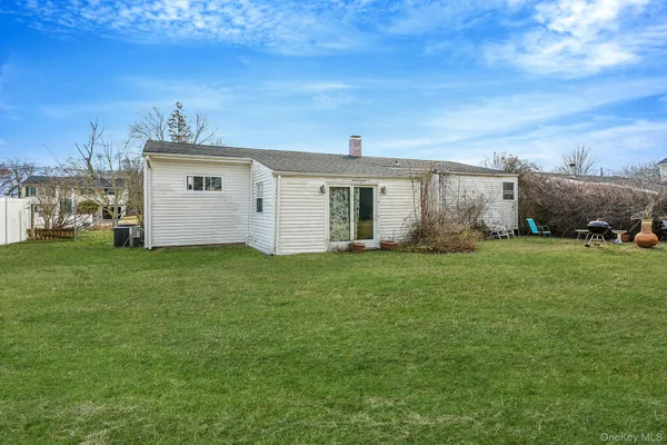 $549,999 | 35 Betsy Drive, West Sayville, NY 11796