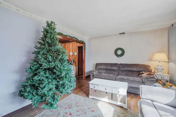 $549,999 | 35 Betsy Drive, West Sayville, NY 11796