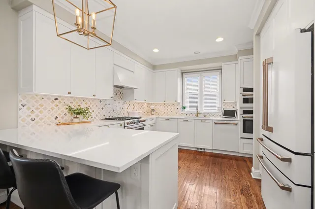 $1,137,000 | 10 Riverbank Drive, Beverly Hills, MI 48025