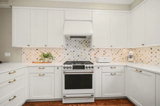 $1,137,000 | 10 Riverbank Drive, Beverly Hills, MI 48025