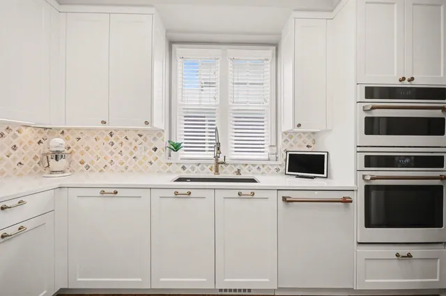 $1,137,000 | 10 Riverbank Drive, Beverly Hills, MI 48025