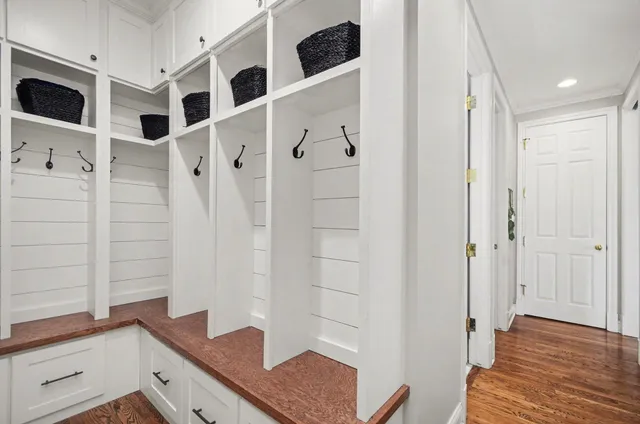 $1,137,000 | 10 Riverbank Drive, Beverly Hills, MI 48025