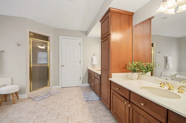 $1,137,000 | 10 Riverbank Drive, Beverly Hills, MI 48025