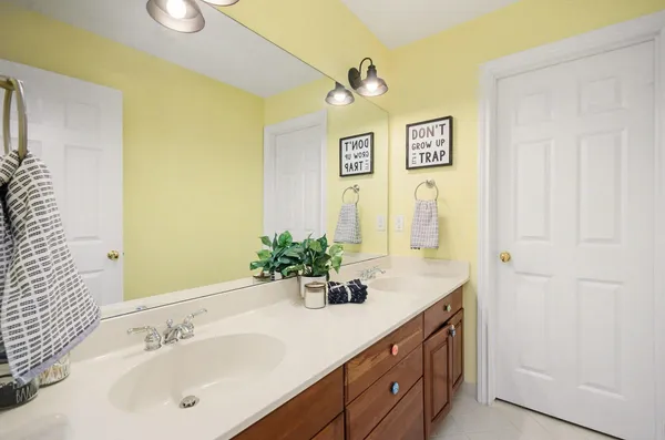 $1,099,000 | 10 Riverbank Drive, Beverly Hills, MI 48025