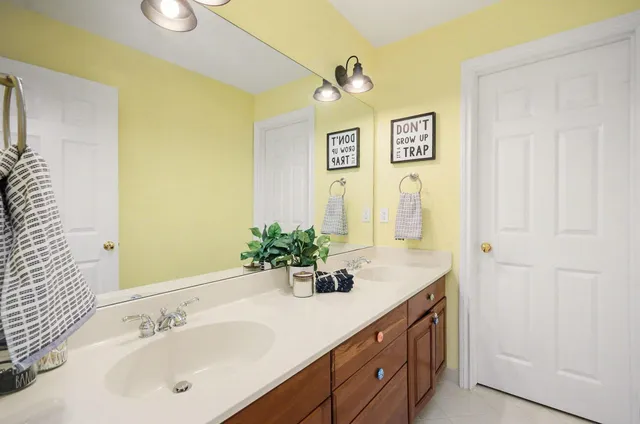 $1,137,000 | 10 Riverbank Drive, Beverly Hills, MI 48025