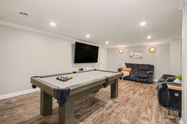 $1,137,000 | 10 Riverbank Drive, Beverly Hills, MI 48025