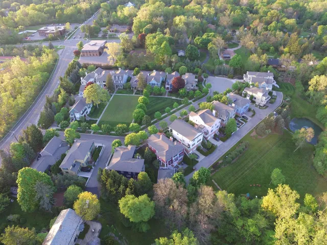 $1,137,000 | 10 Riverbank Drive, Beverly Hills, MI 48025