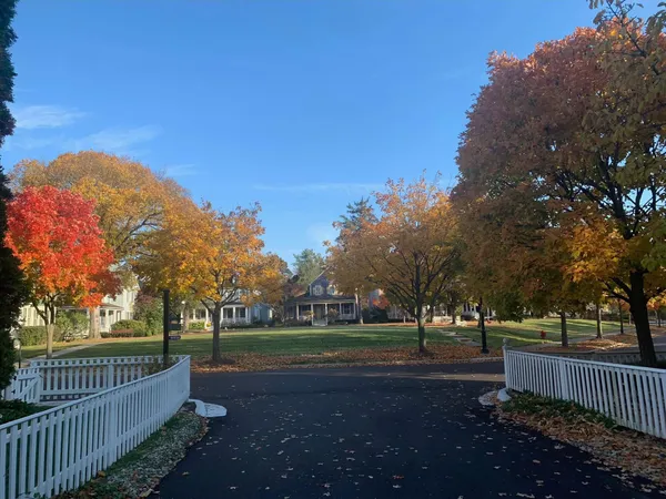 $1,099,000 | 10 Riverbank Drive, Beverly Hills, MI 48025