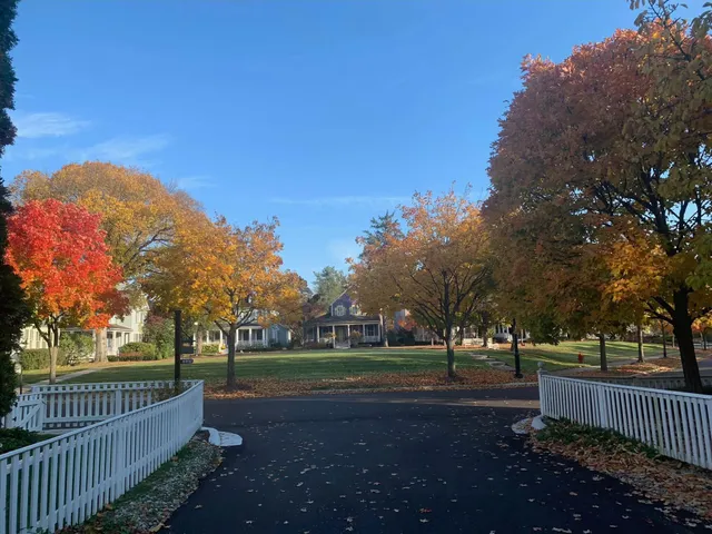 $1,137,000 | 10 Riverbank Drive, Beverly Hills, MI 48025