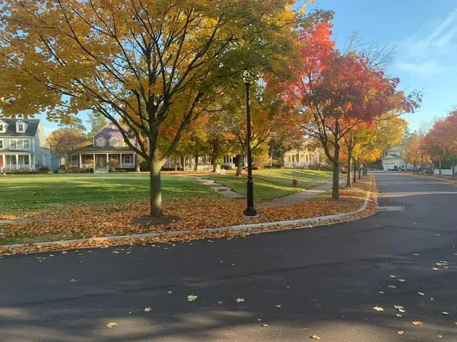 $1,137,000 | 10 Riverbank Drive, Beverly Hills, MI 48025