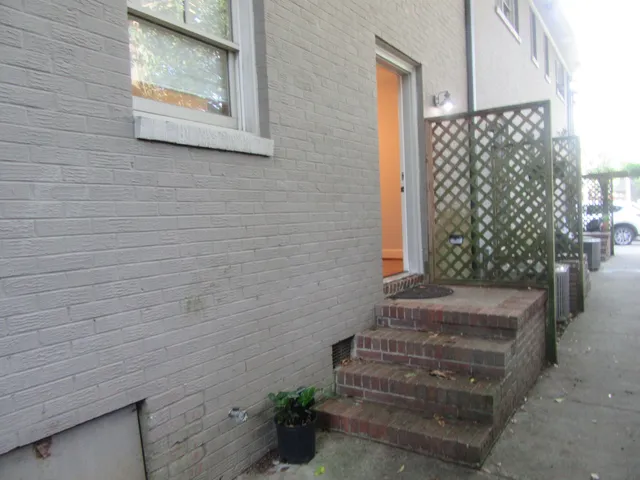 $1,950 | 554 Savannah Highway, Unit 10, Charleston, SC 29407