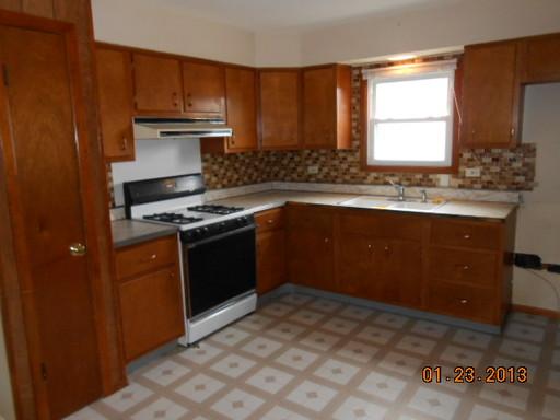 5924 Stuart Lane Oak Forest, IL 60452 - Photo 3 of 11