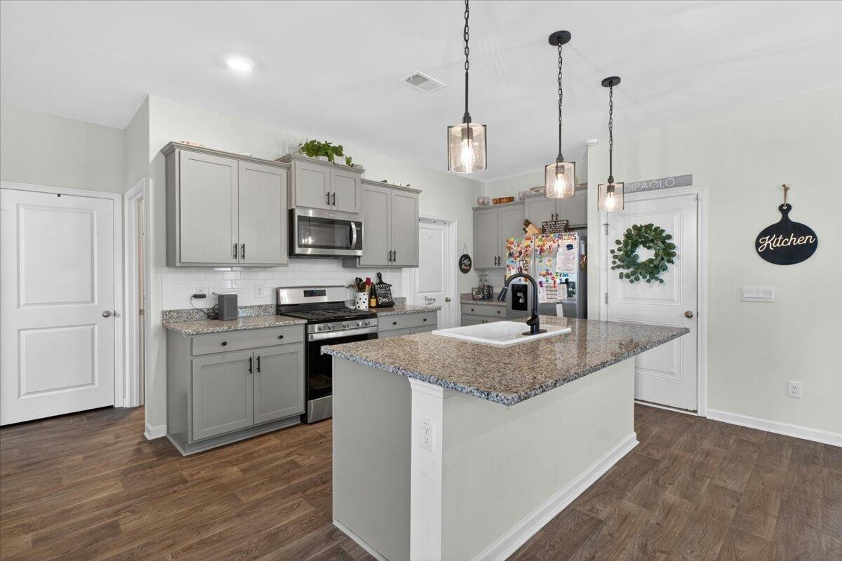 475 Cedarview Road Summerville, SC 29486 - Photo 4 of 29 Kitchen