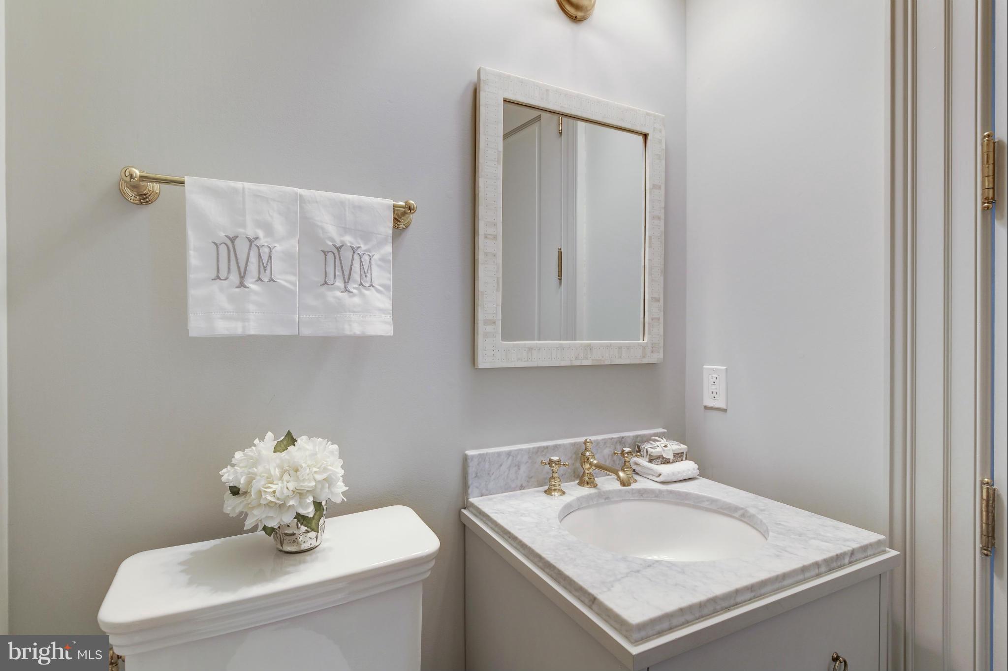 4450 Deerfield Road Washington, DC 20007 - Photo 10 of 28 a bathroom with a sink a mirror and a toilet
