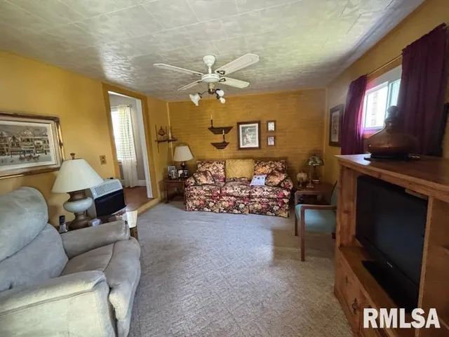 $175,000 | 814 3rd Street, Rosiclare, IL 62982