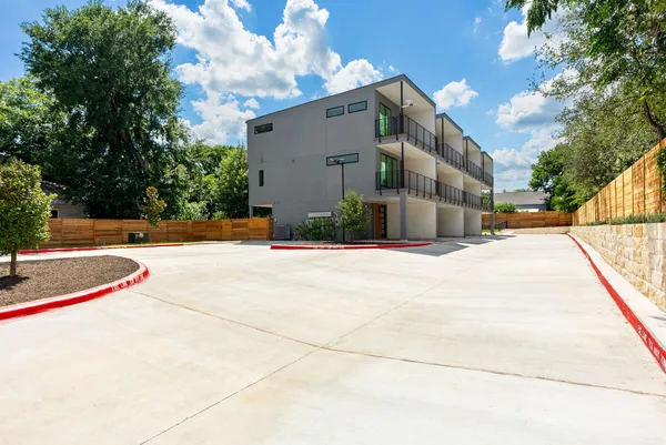 $4,900 | 4022 Valley View Road, Unit 2C, Austin, TX 78704