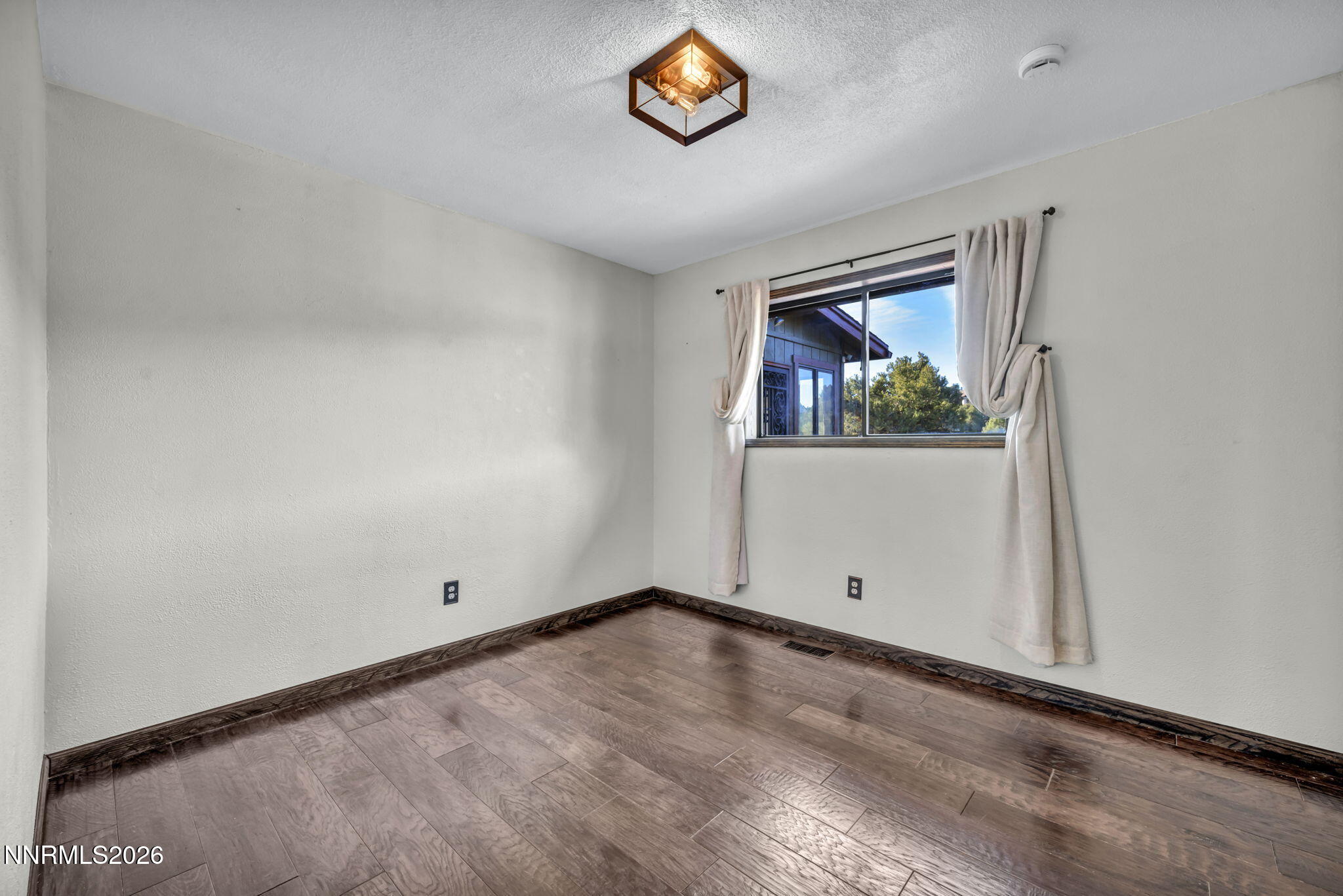 1835 Lousetown Road Reno, NV 89521 - Photo 44 of 60 an empty room with mirror and deck