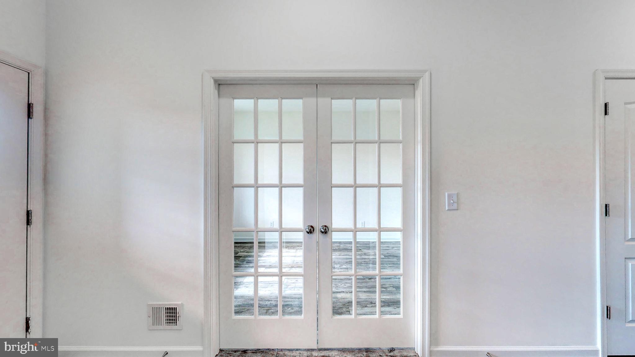 2 Antlered Way Georgetown, DE 19947 - Photo 27 of 36 Standard Glass Doors