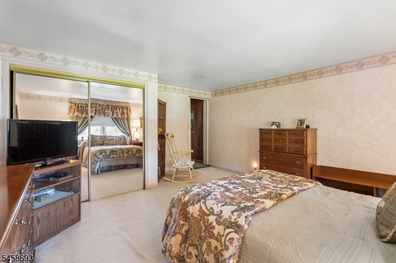 25 Swan Road Livingston, NJ 07039 - Photo 13 of 35 Gallery Image 13