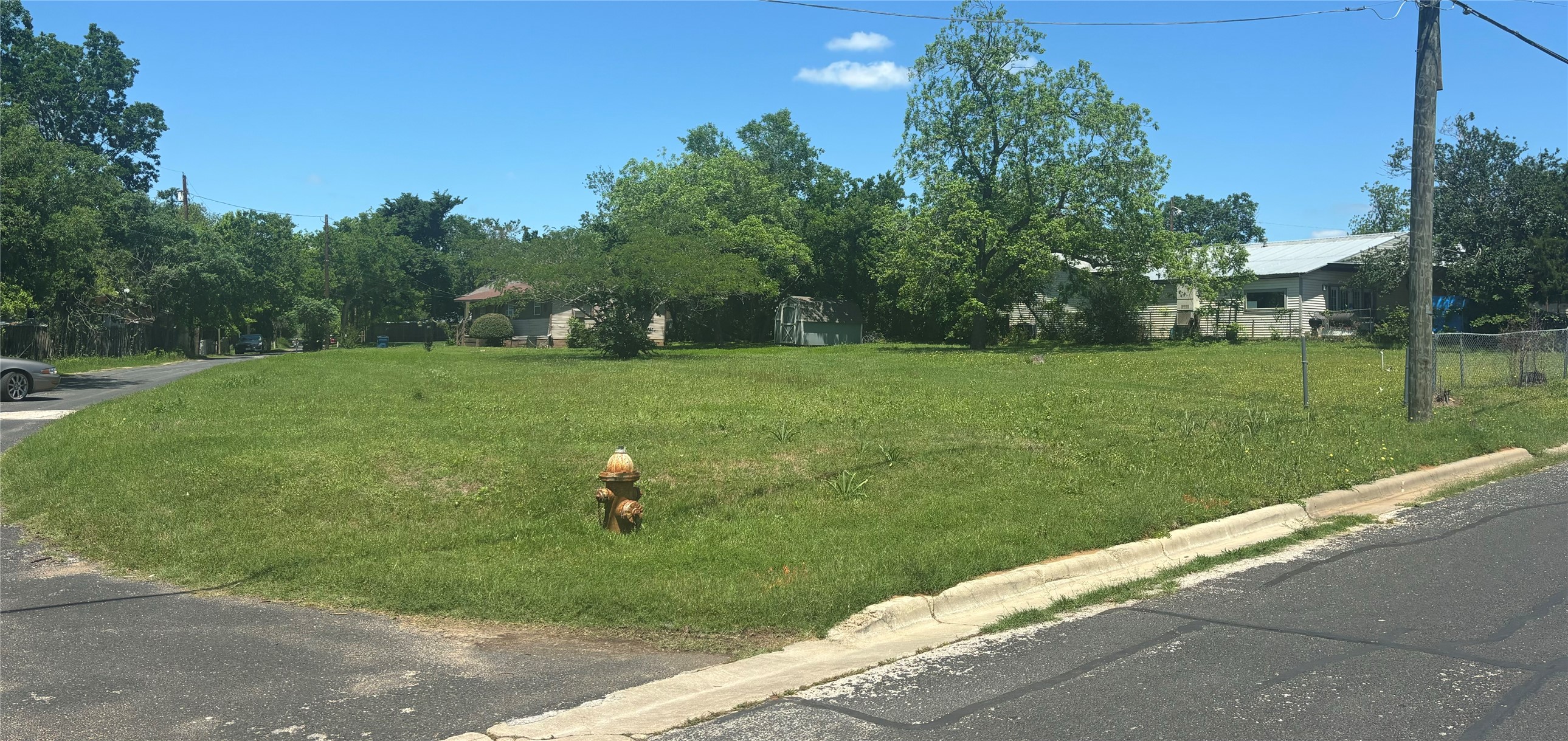 510 West Brenham Street Elgin, TX 78621 - Photo 13 of 17