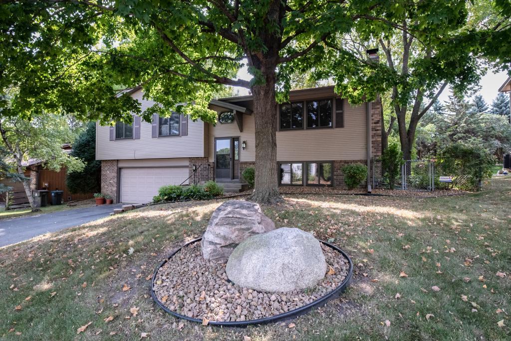 8952 Darnel Road Eden Prairie, MN 55347 - Photo 1 of 21 Gallery Image 1
