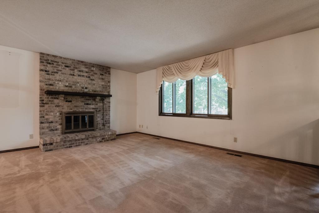 8952 Darnel Road Eden Prairie, MN 55347 - Photo 4 of 21 Gallery Image 4