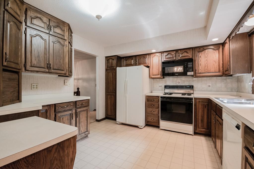 8952 Darnel Road Eden Prairie, MN 55347 - Photo 8 of 21 Gallery Image 8