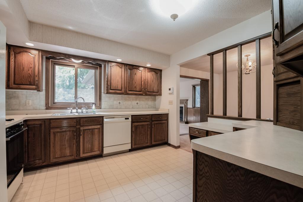 8952 Darnel Road Eden Prairie, MN 55347 - Photo 9 of 21 Gallery Image 9