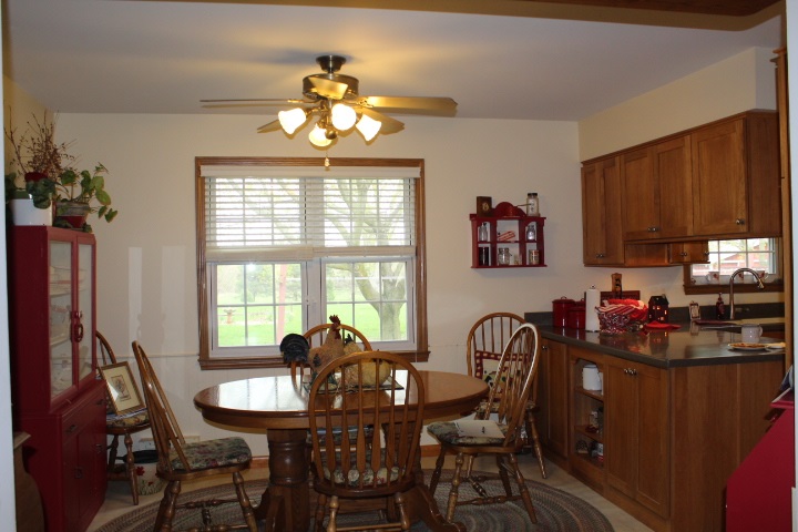6466 North Oak Road Davison, MI 48423 - Photo 8 of 27 31381755-7.JPG