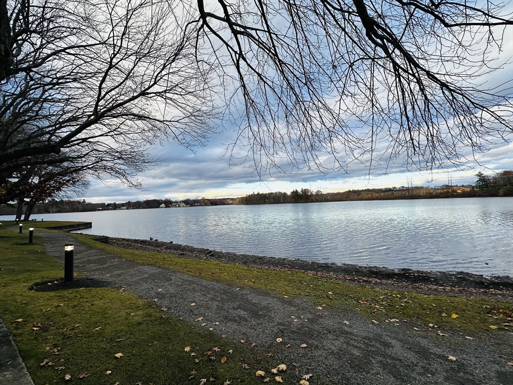 46 Pointe Rok Drive, Unit 46 Worcester, MA 01604 - Photo 22 of 23 a backyard of a house with lots of green space