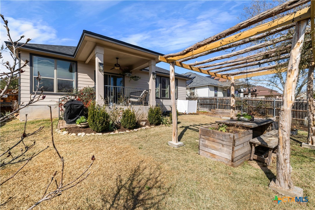 723 Tumbleweed Trail Temple, TX 76502 - Photo 32 of 38 a view of a lounge chair with the small space