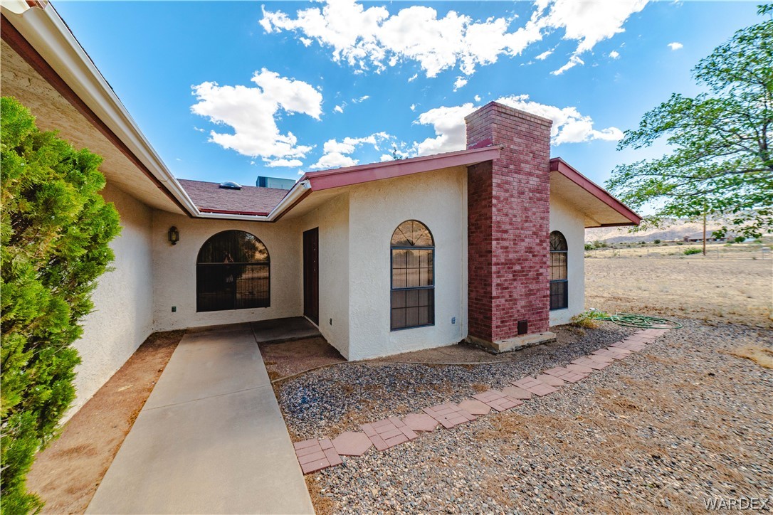 2100 East Valley View Road Kingman, AZ 86409 - Photo 4 of 53 Stucco exterior with a brick chimney accent