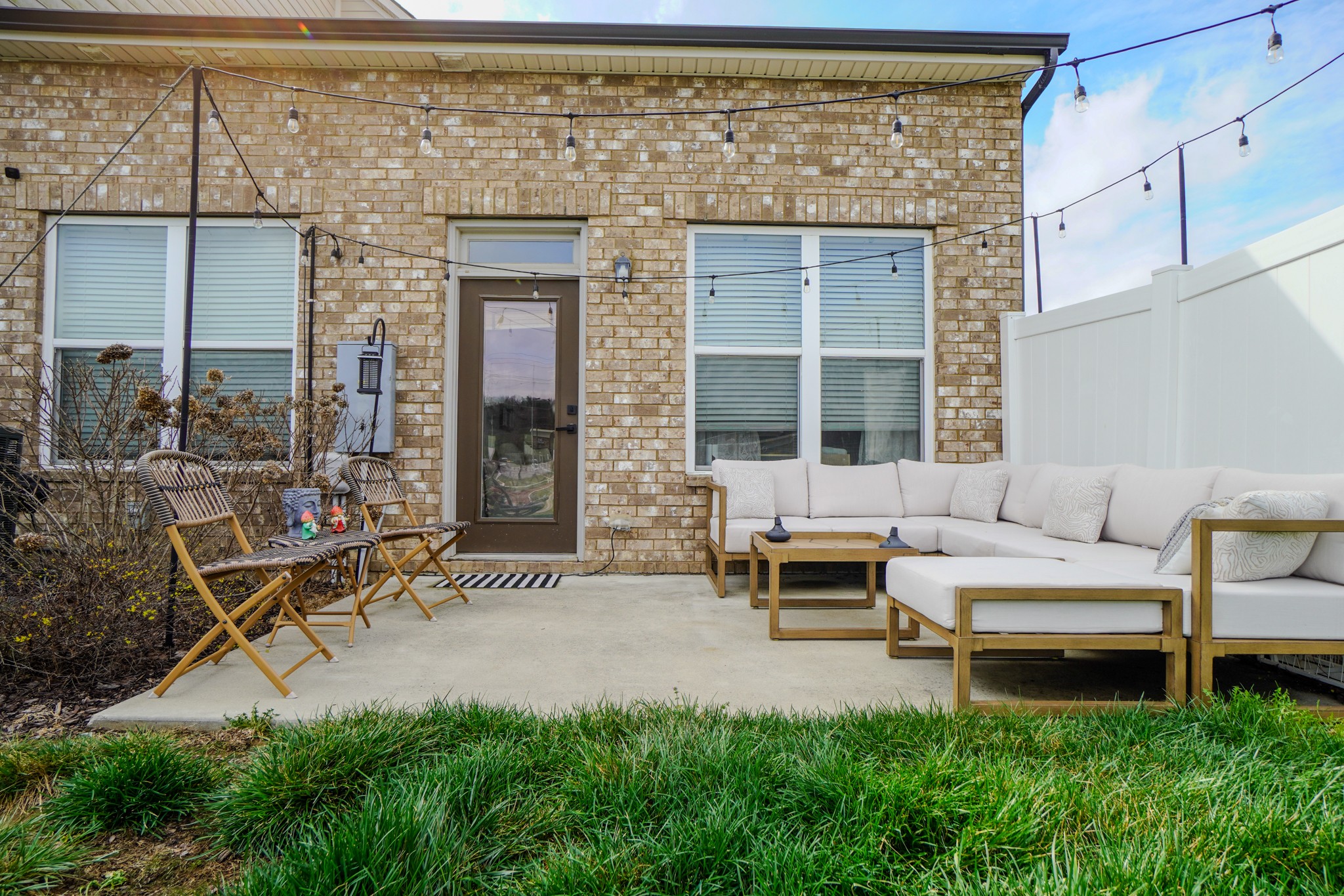 257 Breaking Pen Road Gallatin, TN 37066 - Photo 57 of 58 a view of a patio with table and chairs and potted plants
