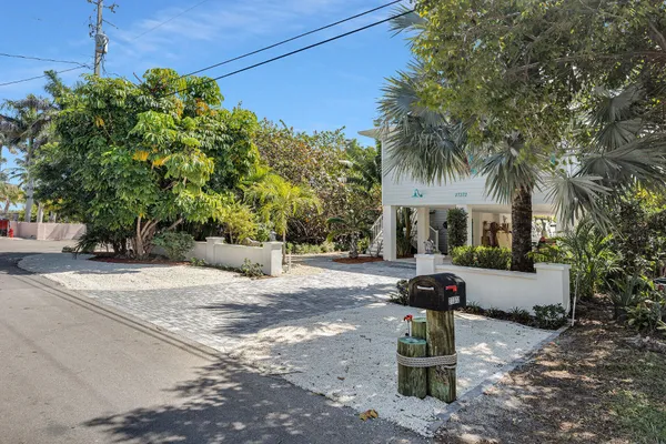 $1,499,000 | 27372 West Indies Drive, Summerland Key, FL 33042