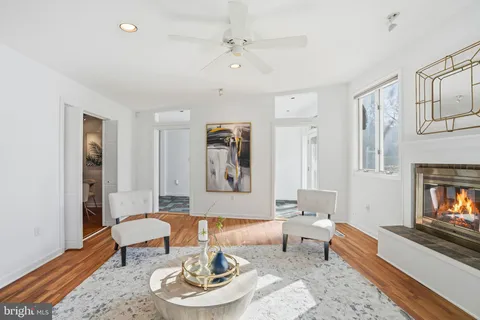 a view of a hallway with windows and entryway
