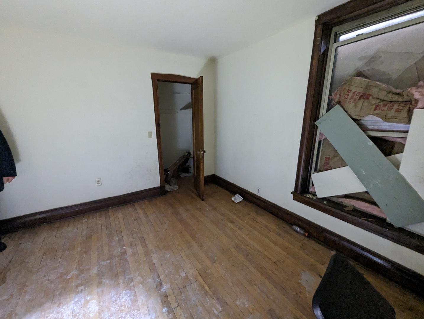 7157 South Yale Avenue Chicago, IL 60621 - Photo 8 of 8 a view of an empty room and wooden floor