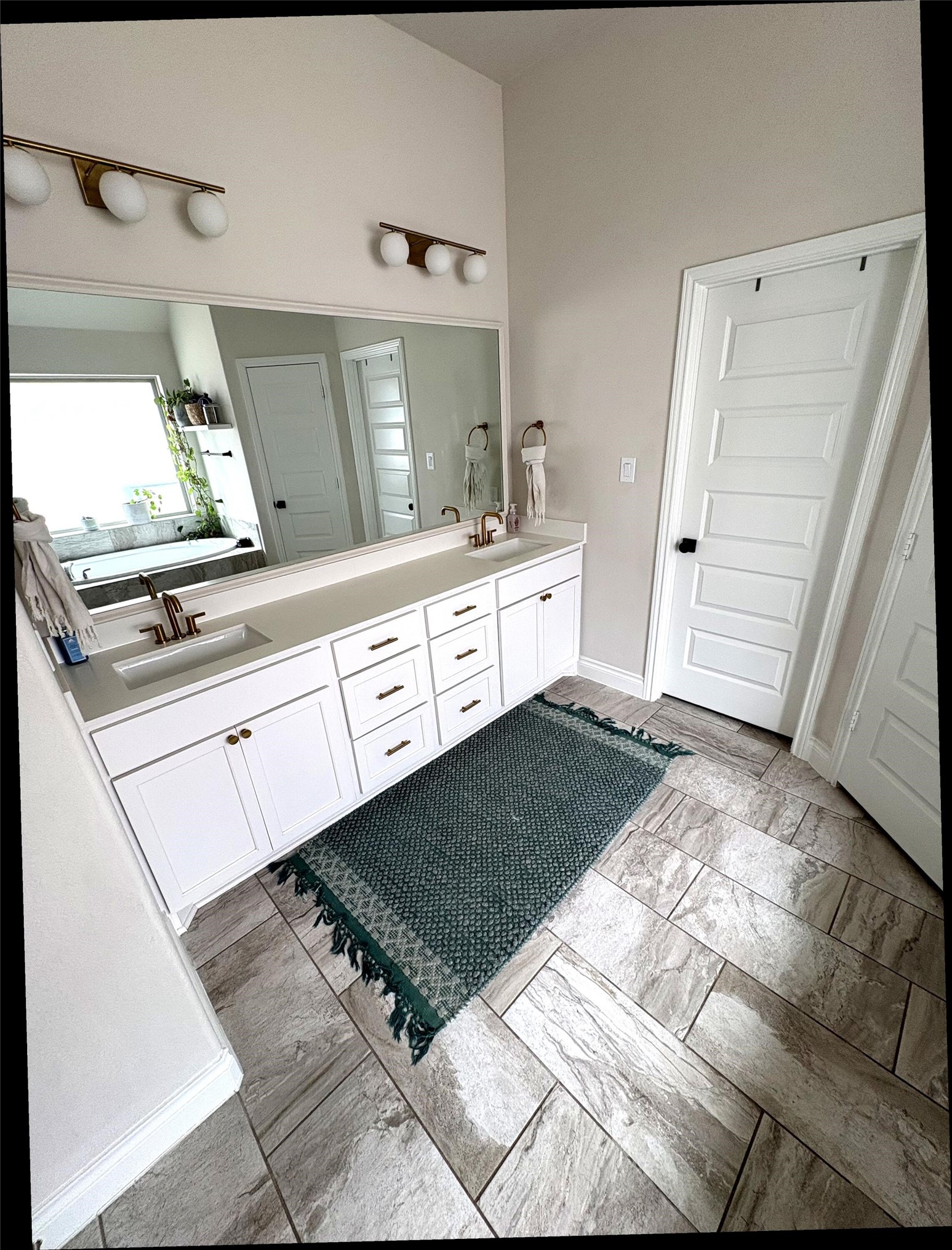 2231 Blackhawk Ridge Lane Manvel, TX 77578 - Photo 7 of 12 a view of kitchen with sink microwave and refrigerator