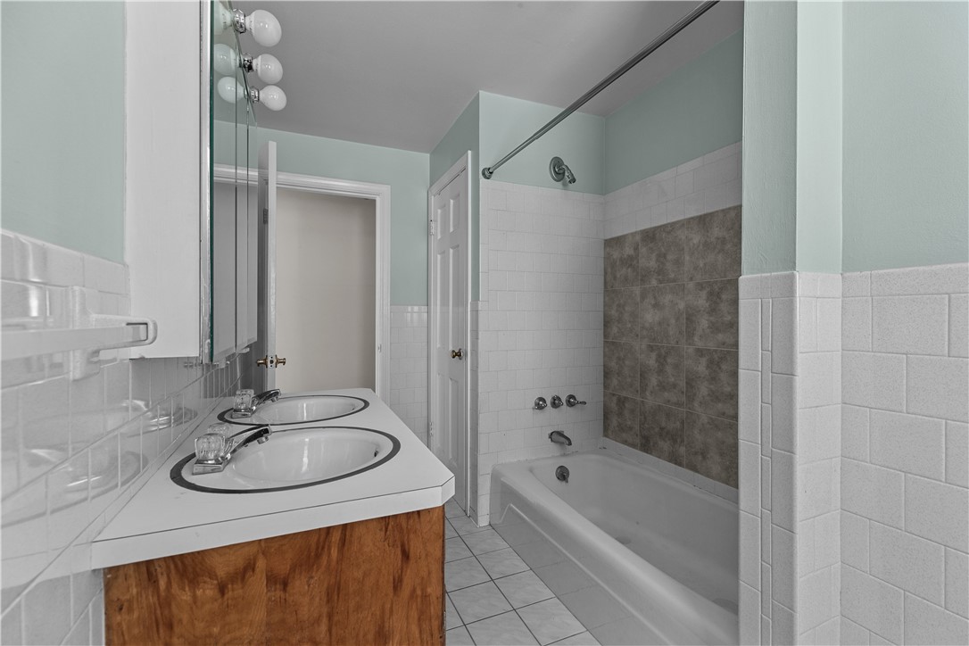 19 Chartier Circle Newport, RI 02840 - Photo 12 of 23