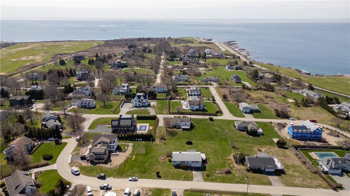 19 Chartier Circle Newport, RI 02840 - Photo 3 of 23