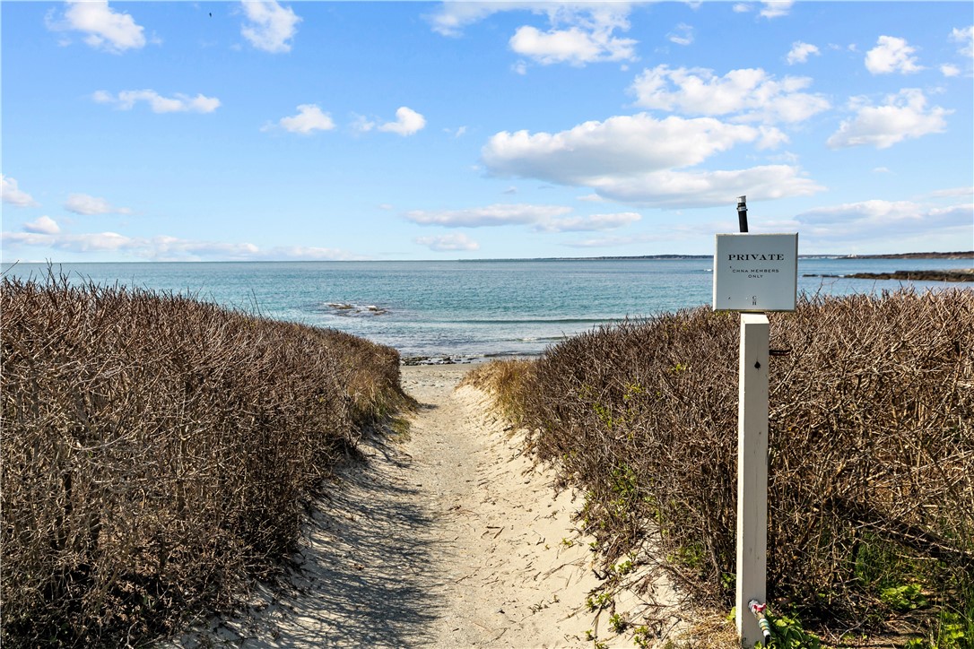 19 Chartier Circle Newport, RI 02840 - Photo 5 of 23