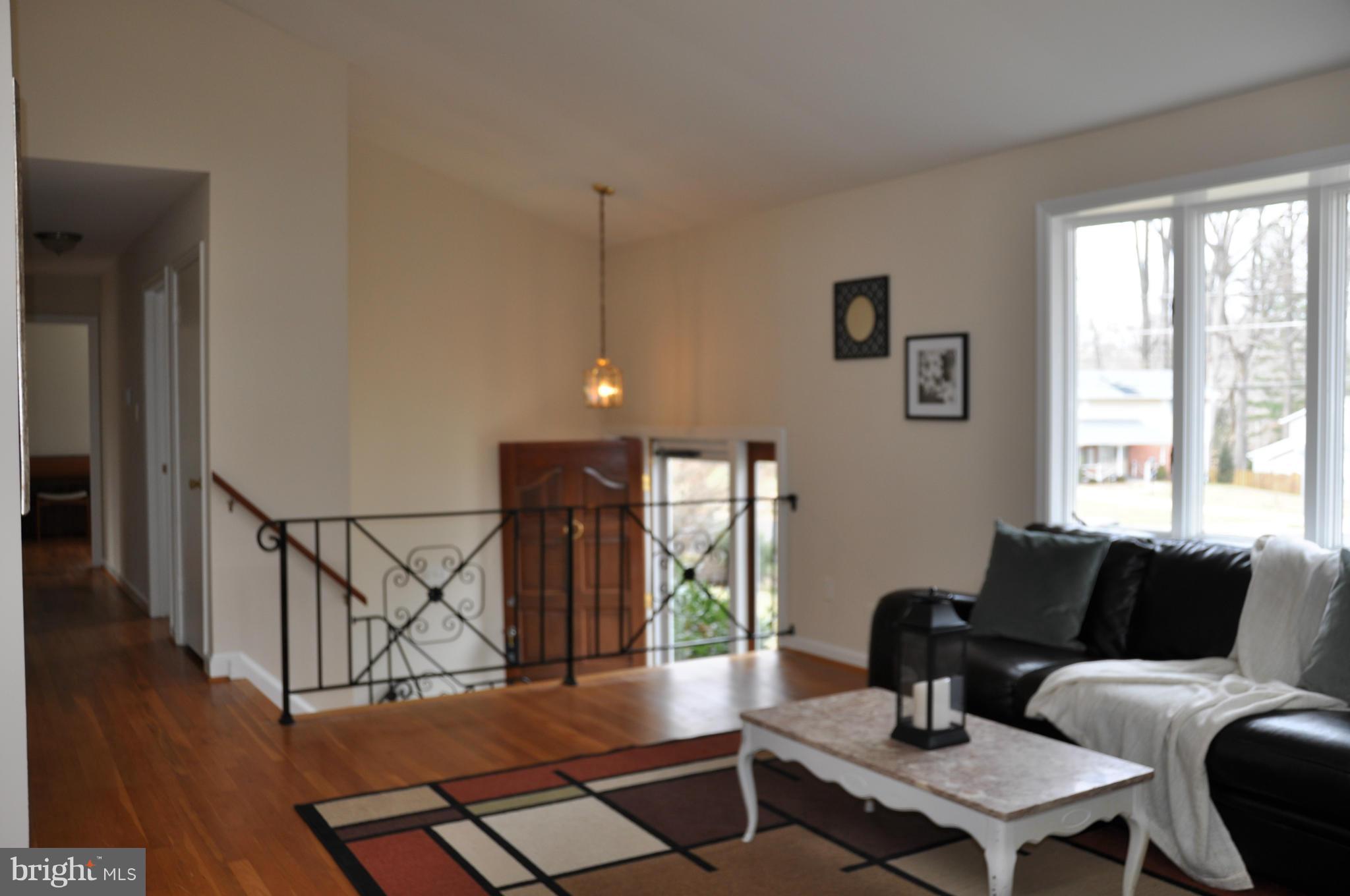8621 Clydesdale Road Springfield, VA 22151 - Photo 3 of 27 Living Room