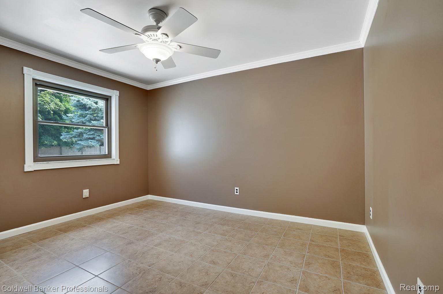 2118 Warrington Road Rochester, MI 48307 - Photo 35 of 52 877EA049-857E-4E57-AFA7-31C4A2FB13A1.jpeg