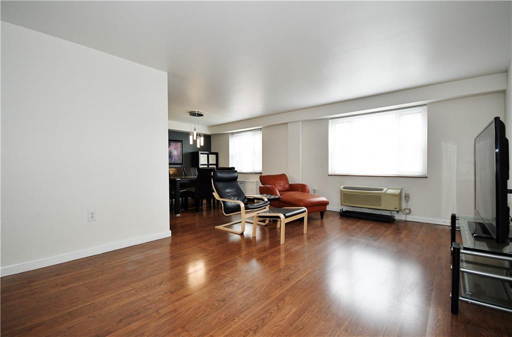 4625 Fifth Avenue, Unit 202 Pittsburgh, PA 15213 - Photo 16 of 32 Spread out and enjoy this second floor apartment.