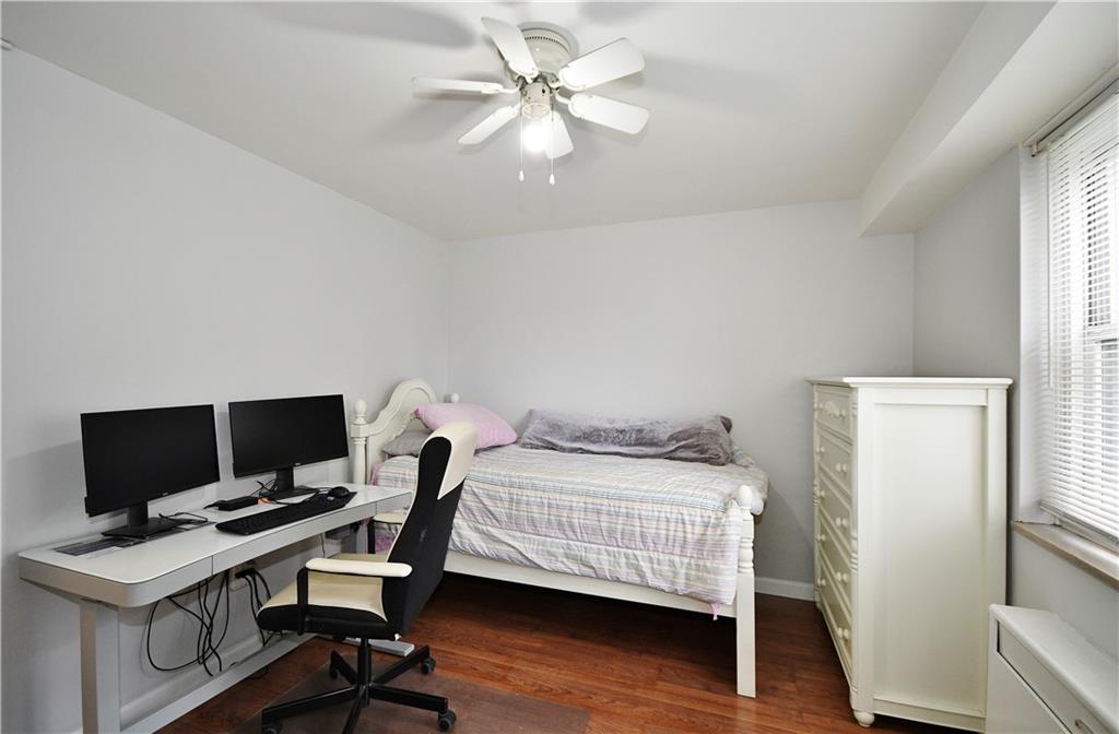 4625 Fifth Avenue, Unit 202 Pittsburgh, PA 15213 - Photo 26 of 32 Second bedroom perfect for home office or bedroom.