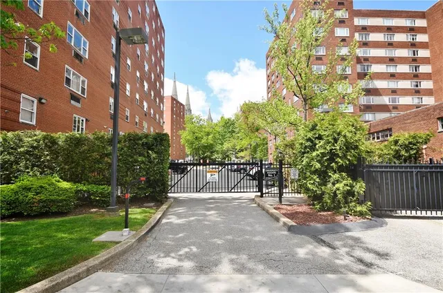 $145,000 | 4625 Fifth Avenue, Unit 202, Pittsburgh, PA 15213