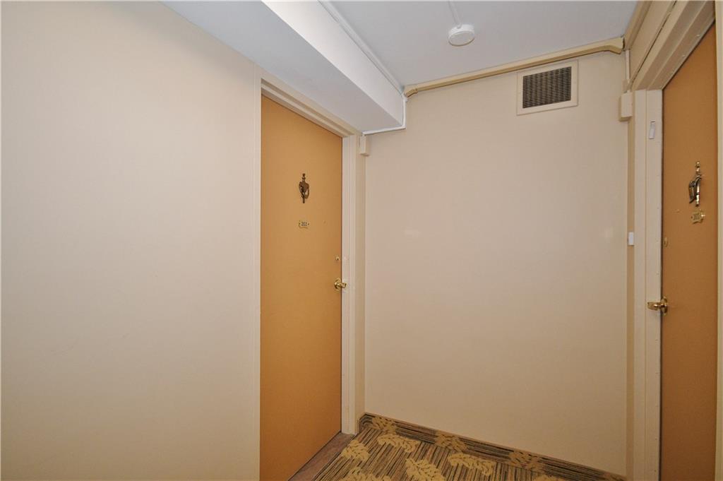 4625 Fifth Avenue, Unit 202 Pittsburgh, PA 15213 - Photo 5 of 32 Hallway leading into aprtment.