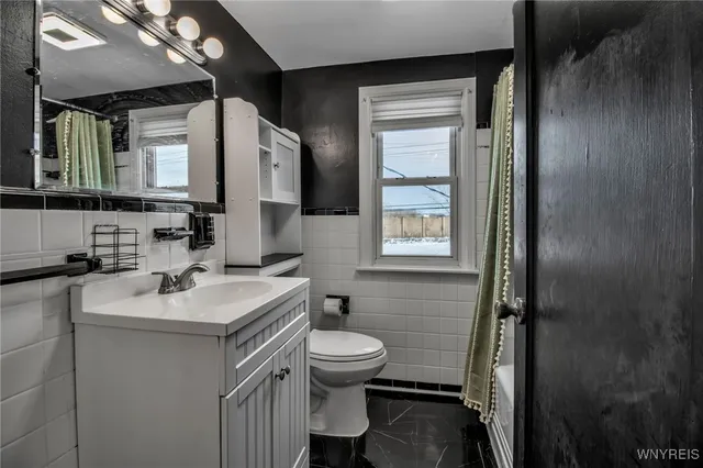 $329,900 | 204 Ridgewood Drive, Amherst, NY 14226