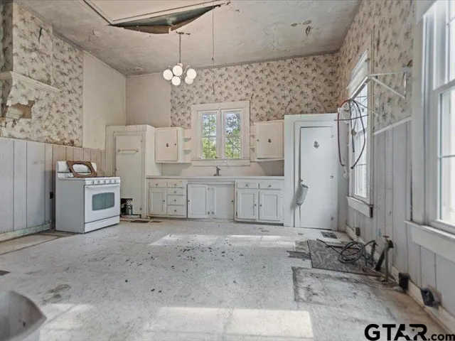 a view of a utility room with closet