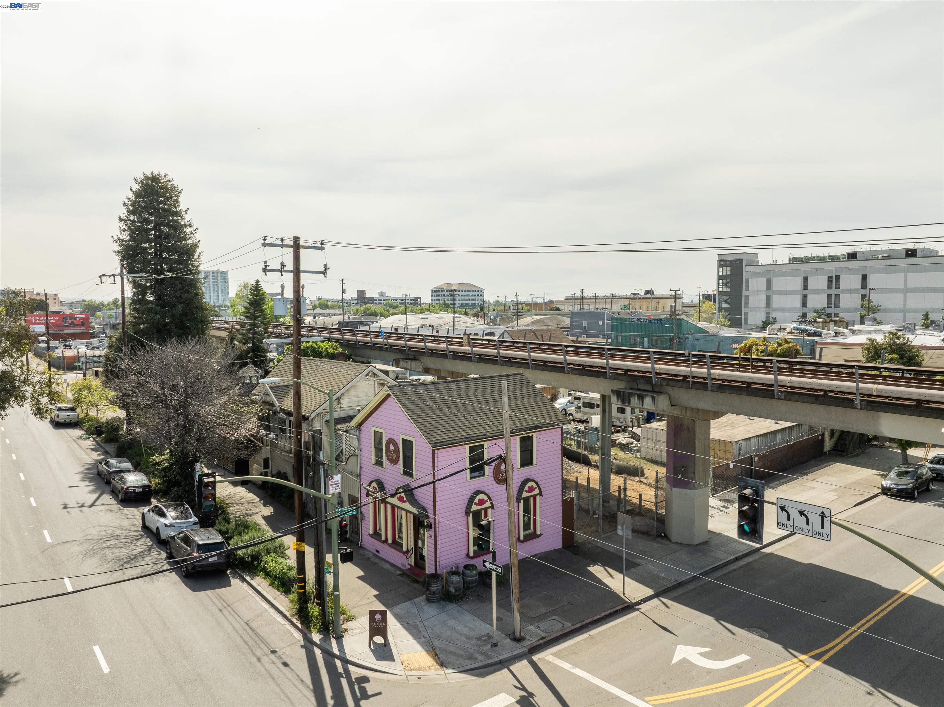 745 Fifth Street Oakland, CA 94607 - Photo 22 of 26 a view of a terrace with sitting area