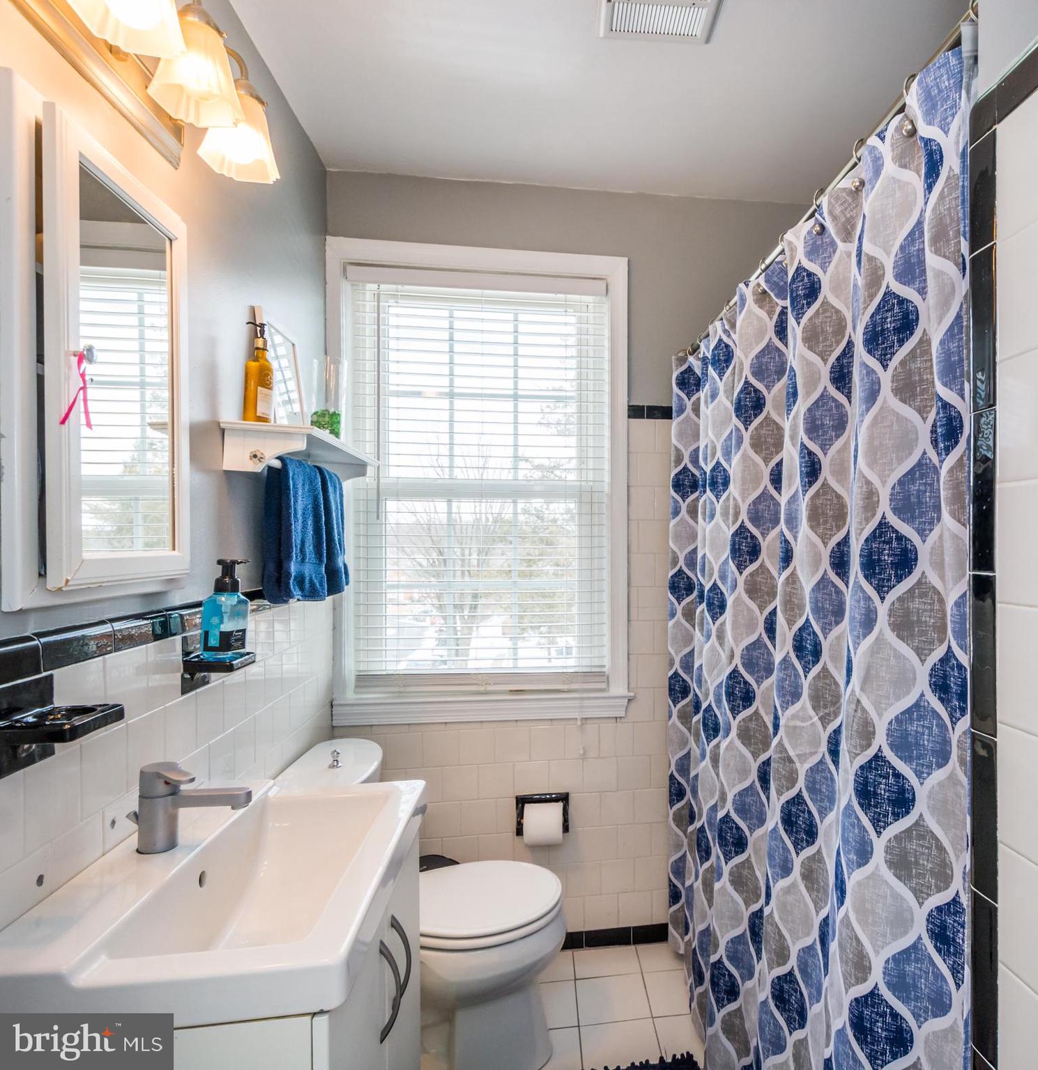 1611 Loch Ness Road Towson, MD 21286 - Photo 20 of 27 Updated hall bath with tub and shower